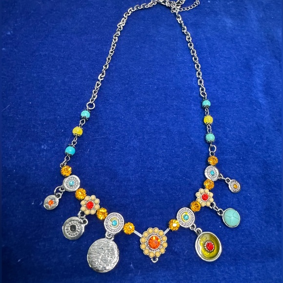 Funky necklace⭐️✨ - Picture 2 of 3